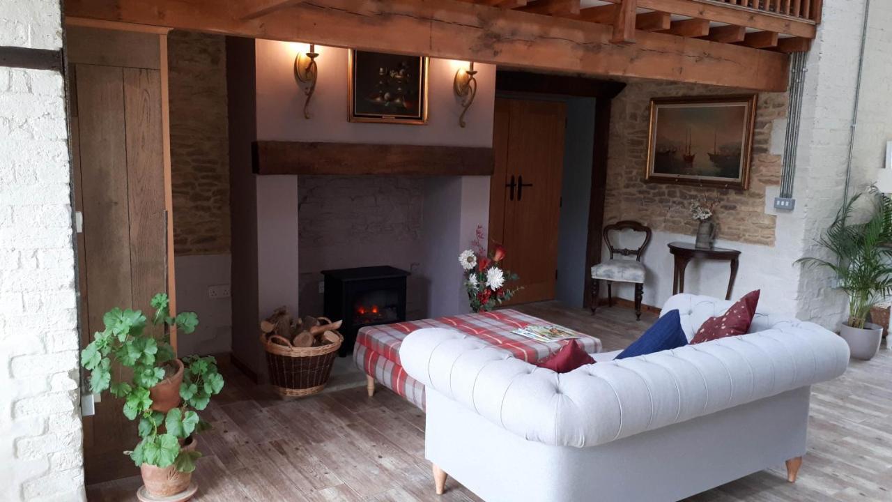 The Byre North End Farm Bed & Breakfast Ashton Keynes Eksteriør bilde