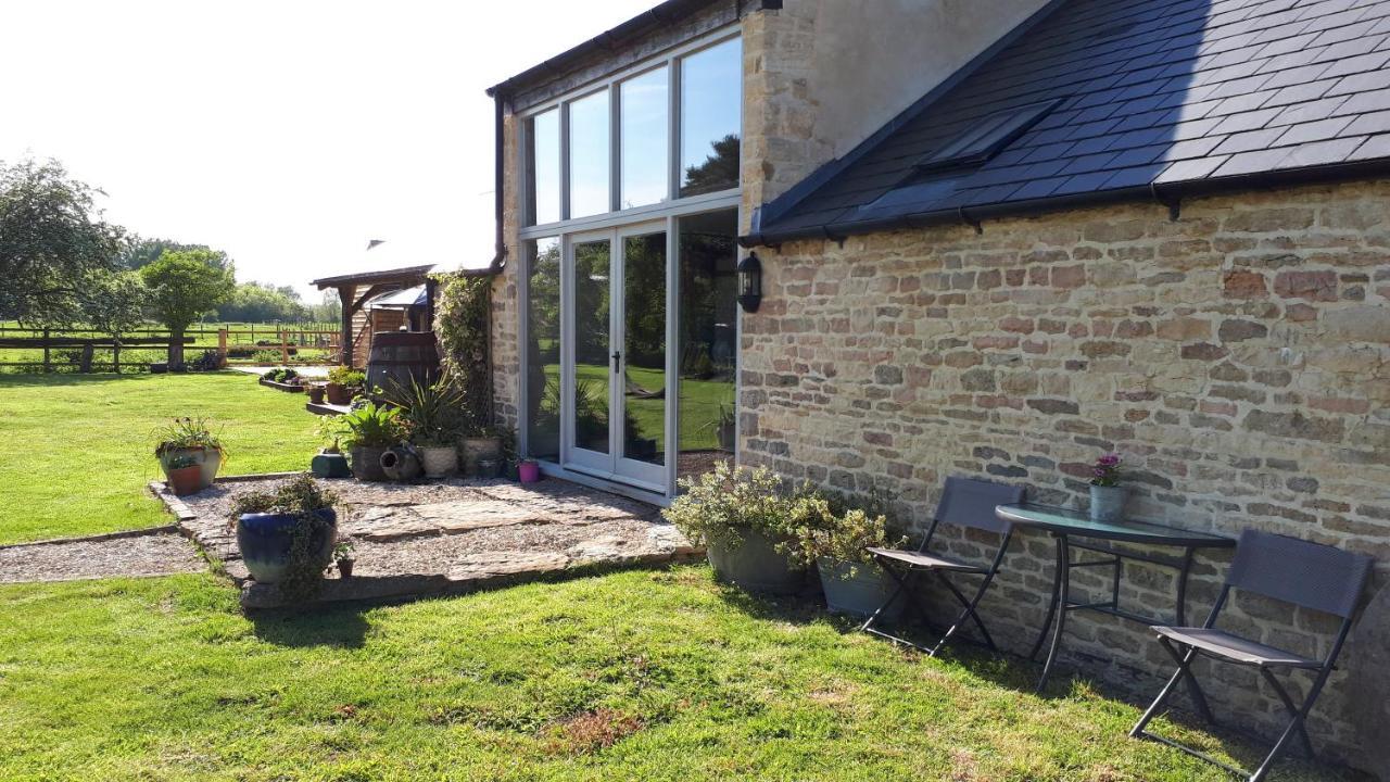 The Byre North End Farm Bed & Breakfast Ashton Keynes Eksteriør bilde